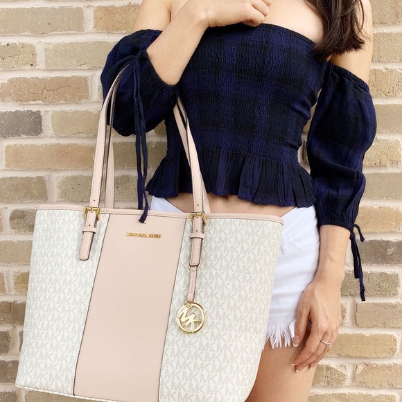 Gaby’sBags 👜💕- NWT Michael Kors Carryall Tote - Picture 4 of 6